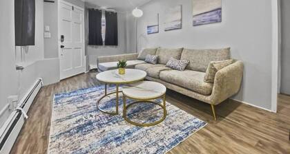 Charming Getaway: Bespoke Comfort, Prime Location
