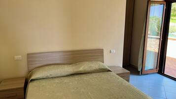 1 bedroom, desk, travel crib, WiFi (free)