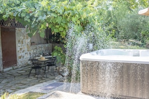 Outdoor dining - A charming Florentine retreat (Firenze)