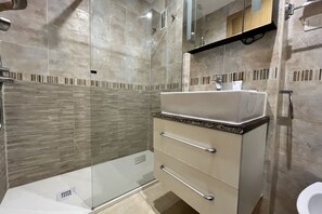 Duschwanne, Bidet