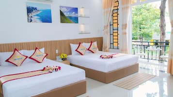Panoramic Quadruple Room | Premium bedding, desk, laptop workspace, blackout drapes
