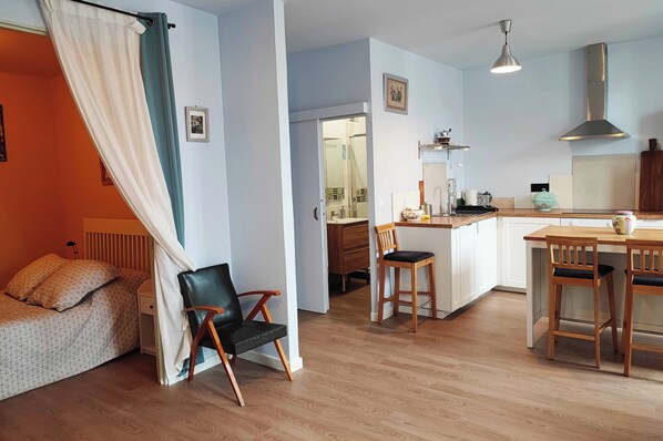 المنشأة من الداخل