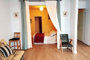 1 camera, ferro/asse da stiro, Wi-Fi, lenzuola