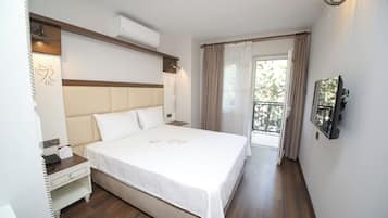 1 bedroom, in-room safe, desk, laptop workspace