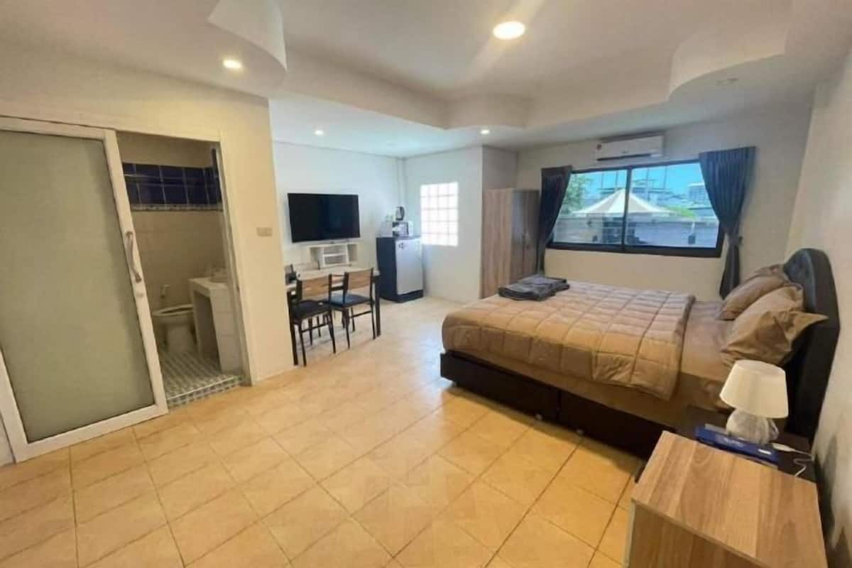 1 bedroom, in-room safe, individually decorated, individually furnished