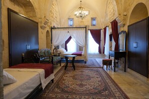 奢华客房 | 埃及棉床单、高档床上用品、羽绒被、迷你吧