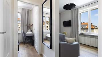 Club Apartment | Iron/ironing board, free WiFi