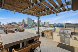 Outdoor dining - Modern Downtown Retreat | Balcony + Rooftop Views (San Diego)