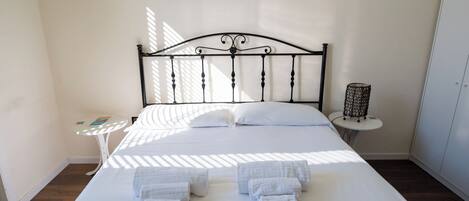 1 bedroom, desk, free WiFi, bed sheets