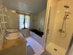 Jetted bath, hair dryer