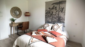 3 bedrooms, desk, iron/ironing board, free WiFi