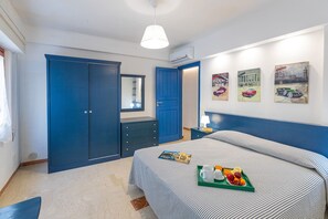 3 bedrooms, iron/ironing board, travel cot, WiFi