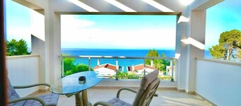 SEASIDE GETAWAY in Kriopigi.