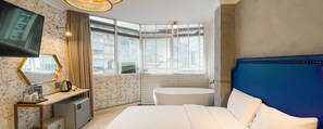 Kamar Double Mewah | Didekorasi berbeda-beda dan dilengkapi dengan perabotan berbeda-beda