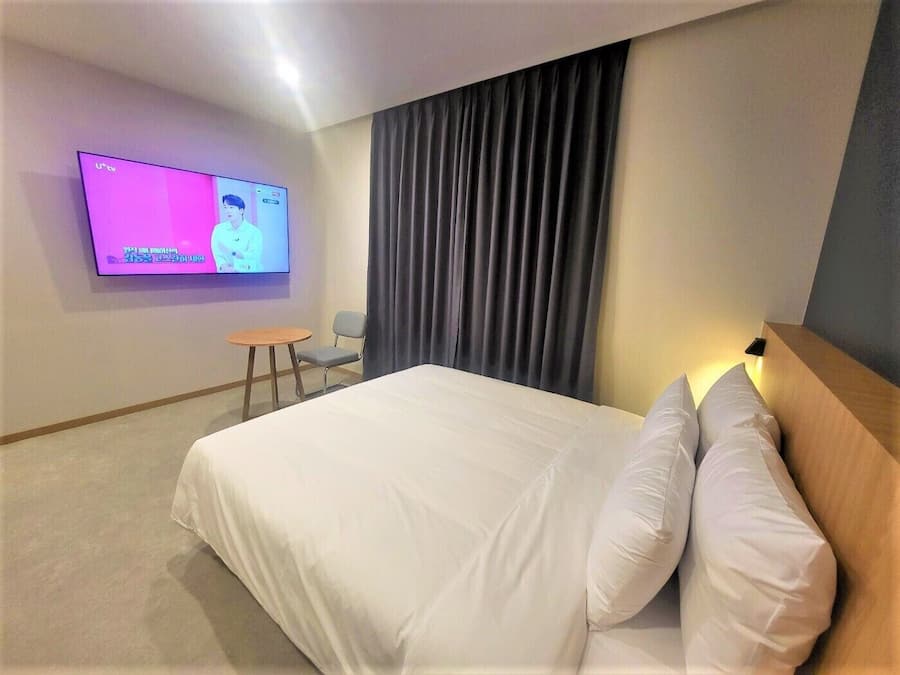 Standard Double Room | Hypo-allergenic bedding, individually furnished, desk, laptop workspace