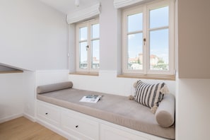 Desk, bed sheets