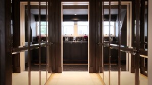 A modern interior with a central staircase leading to a kitchen area. - Beautiful 4-bed Flat in Mayfair (London)
