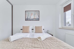 2 bedrooms, desk, iron/ironing board, travel cot