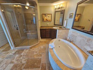 Shower, hair dryer, towels - Bella Riva 409 4 bedroom Beachfront (Fort Walton Beach)