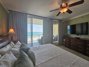 4 عدّة غرف نوم وخدمة الإنترنت وملاءات أسرّة