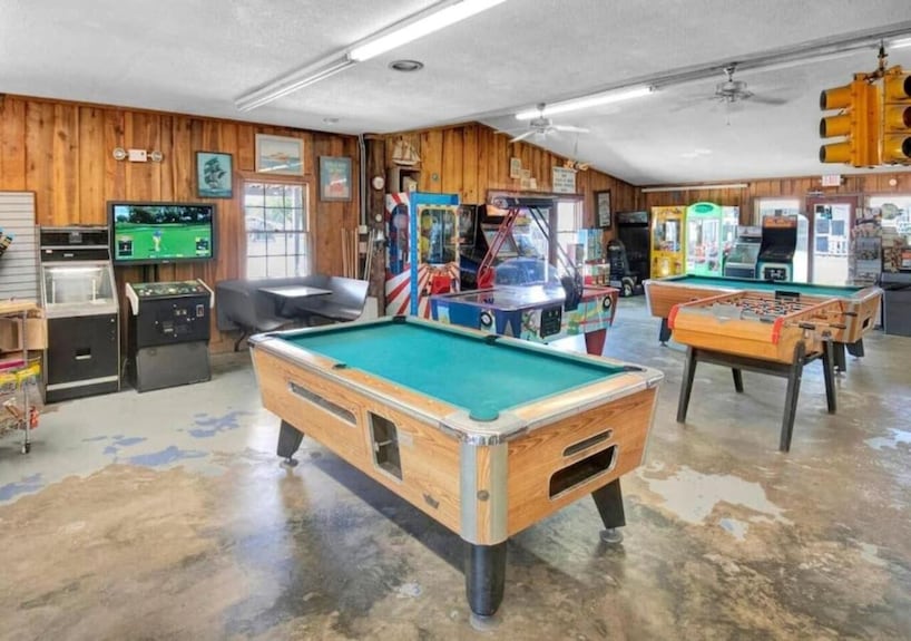 Family + Pet-friendly Cabin W/ Loft | Surf City - North Carolina