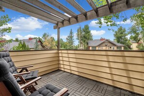 Terrace/patio - Cozy Creek! End Unit with Creekside Patio, Grill, Top Deck & Communal Hot Tub! (Steamboat Springs)
