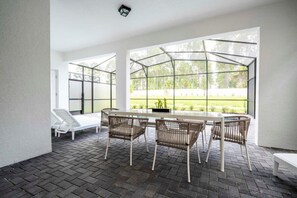 Dining - 4466 Create memories in this cozy 7BR Family Home (Davenport)