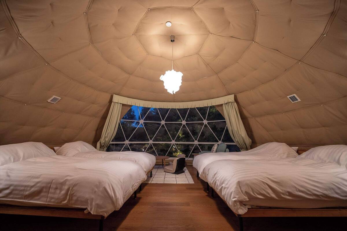 Vierbettzimmer, Mehrere Betten, Nichtraucher, Gartenblick (Glamping) | Hochwertige Bettwaren, Daunenbettdecken, kostenlose Minibar, Zimmersafe