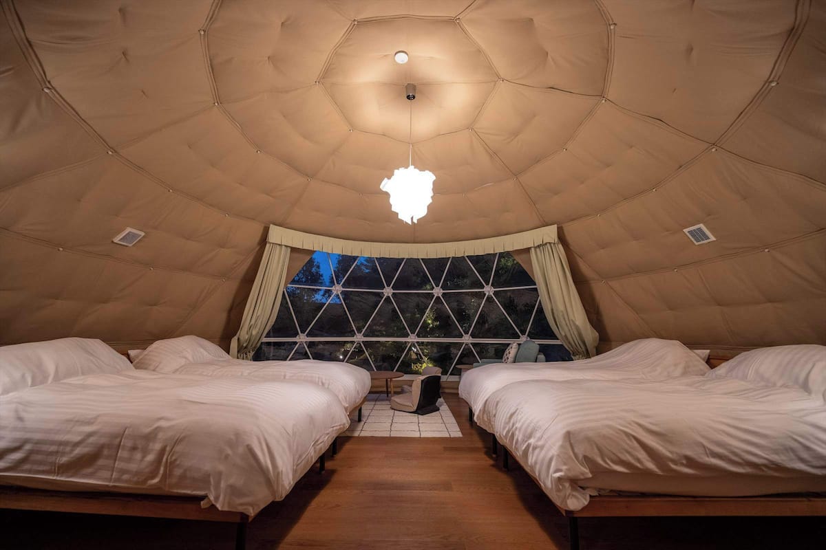 四人房, 多张床, 无烟房, 花园景观 (Glamping) | 高档床上用品、羽绒被、迷你吧(备有免费物品)、客房内保险箱