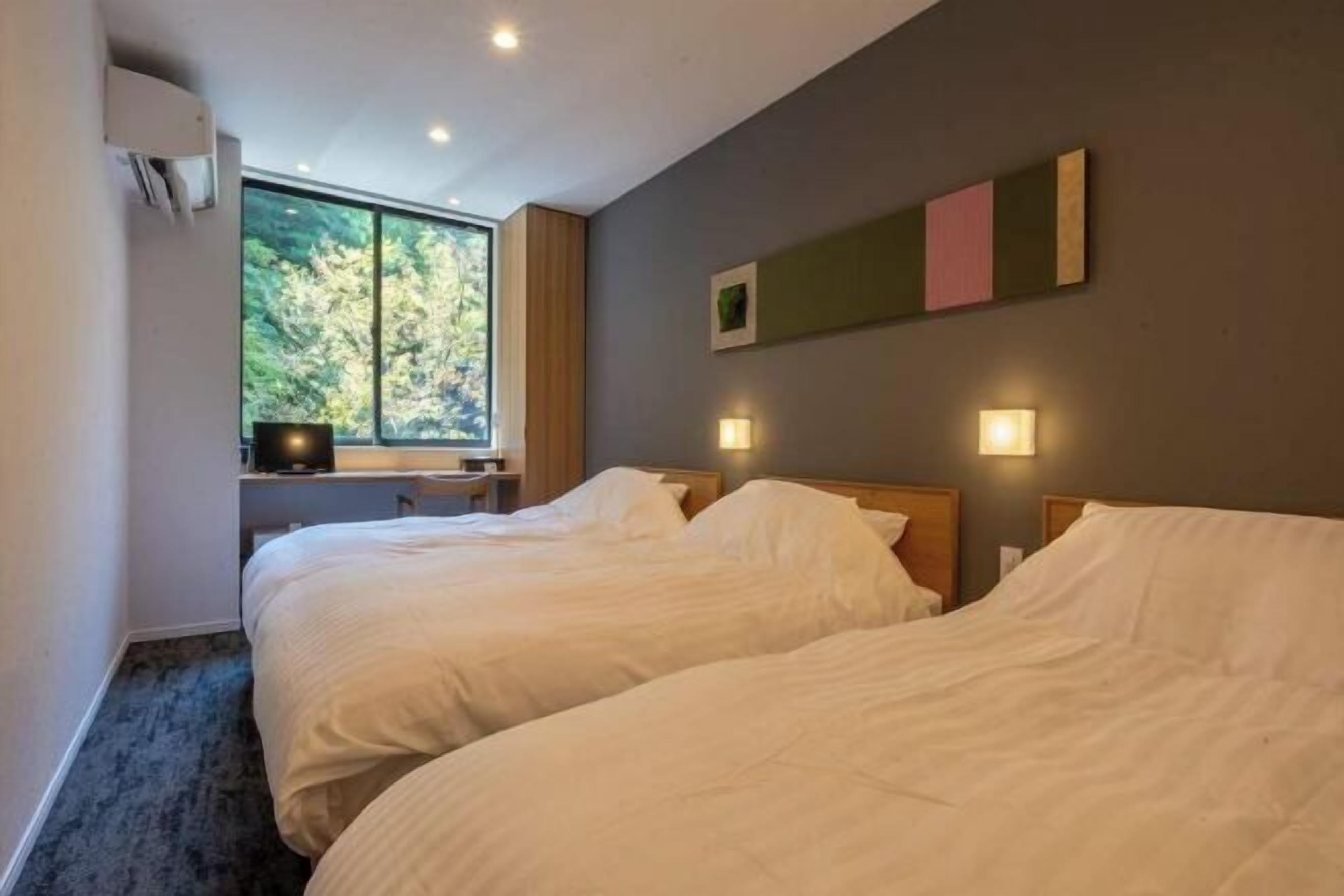 Premium bedding, down comforters, free minibar, in-room safe