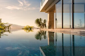 Outdoor pool, a heated pool, open open 24 hours a day, pool umbrellas - The Ocean Front Villa Nha Trang Abogo (Nha Trang)