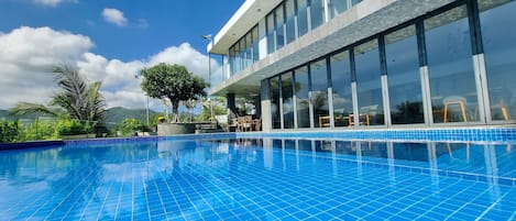 Villa panorámica, vista a la playa | Alberca privada