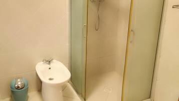 Basic Double Room, 1 Double Bed | Bathroom | Shower, bidet, towels