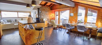 Luxury Ski-In/Ski-out Duplex Apartment 50m to Ski Station. Close to Town centre.