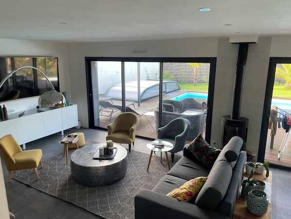 TV connectée, table de tennis de table