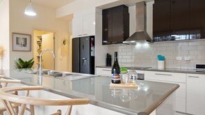 Fridge, microwave, oven, stovetop - Brothers of Bright.. (Bright)