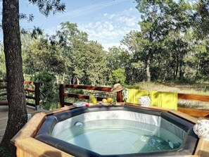 Tina de hidromasaje al aire libre