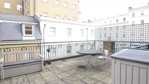 Apartment, 2 Queen Beds | Property grounds - Modern Flat in South Kensington (London)