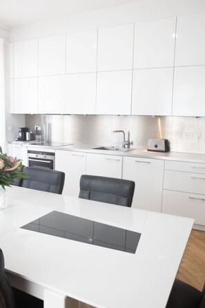 Kühlschrank, Herdplatte, Geschirrspüler