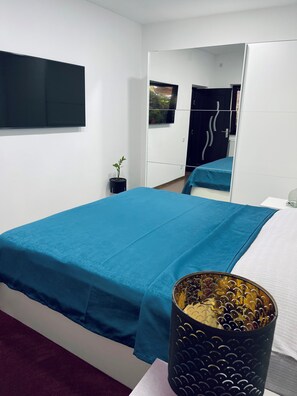 1 bedroom, iron/ironing board, WiFi, bed sheets - City Garden Apartments (București)