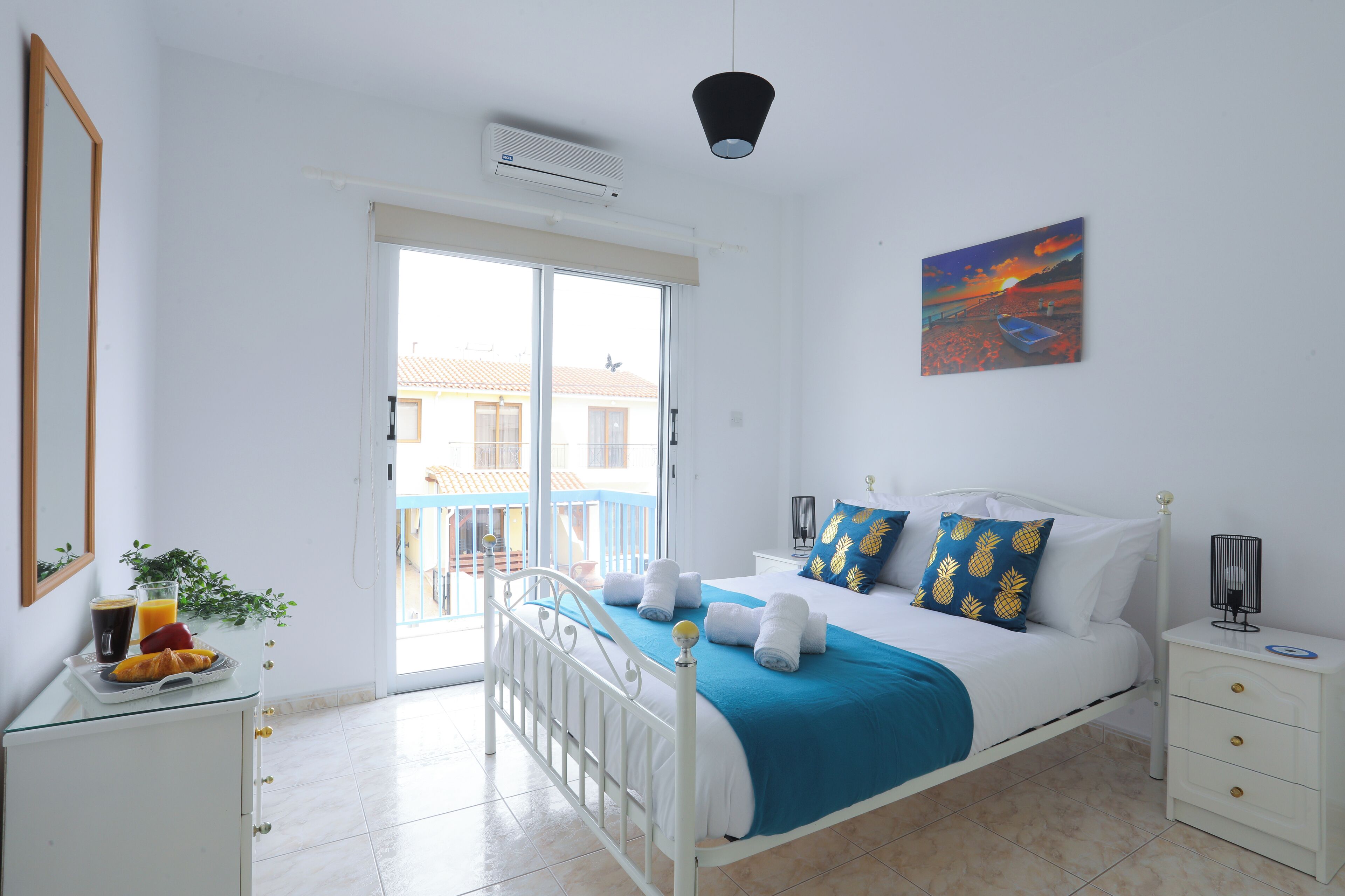 2 عدّة غرف نوم ومكواة/لوح كي وواي فاي وملاءات أسرّة