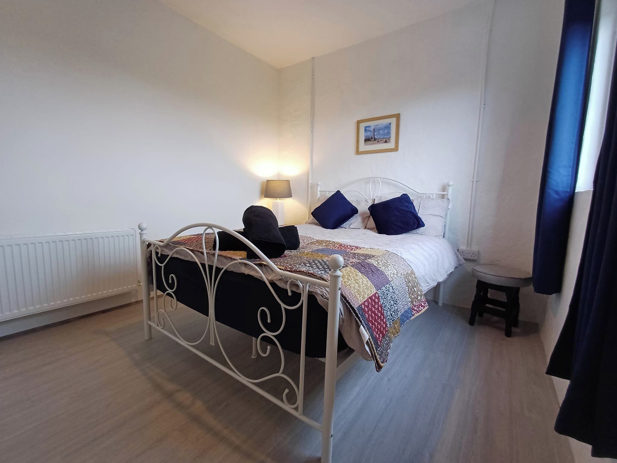 3 slaapkamers, een strijkplank/strijkijzer, gratis wifi, beddengoed
