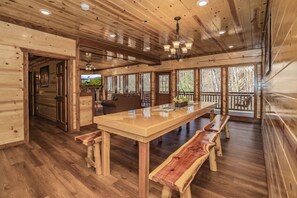 Interior - Amazing Grace: INDOOR POOL! Mtn View! Theater Room, Game Room, Hot Tub, Wi-Fi (Sevierville)