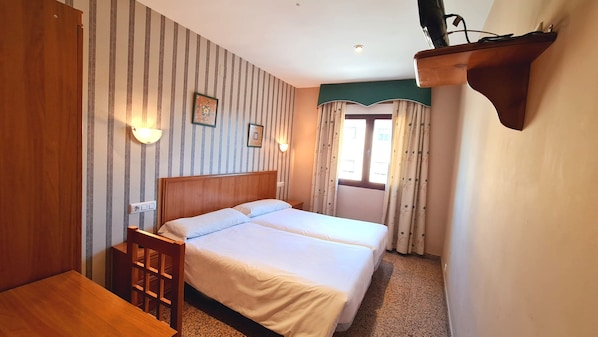 Standard Room, 2 Single Beds | 1 bedroom, desk, free cots/infant beds, free WiFi - Hospedería Puerta de la Catedral (Ciudad Rodrigo)