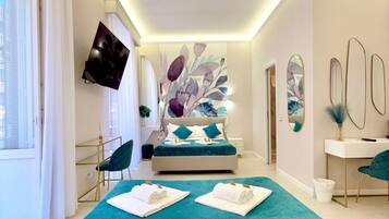 Deluxe Quadruple Room | Hypo-allergenic bedding, desk, soundproofing, free WiFi