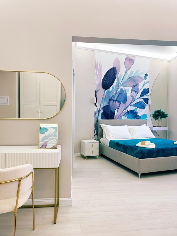 A modern bedroom with a bed, bedside table, nightstand, and a chair. - San Pietro Rooms 84 (Rome)