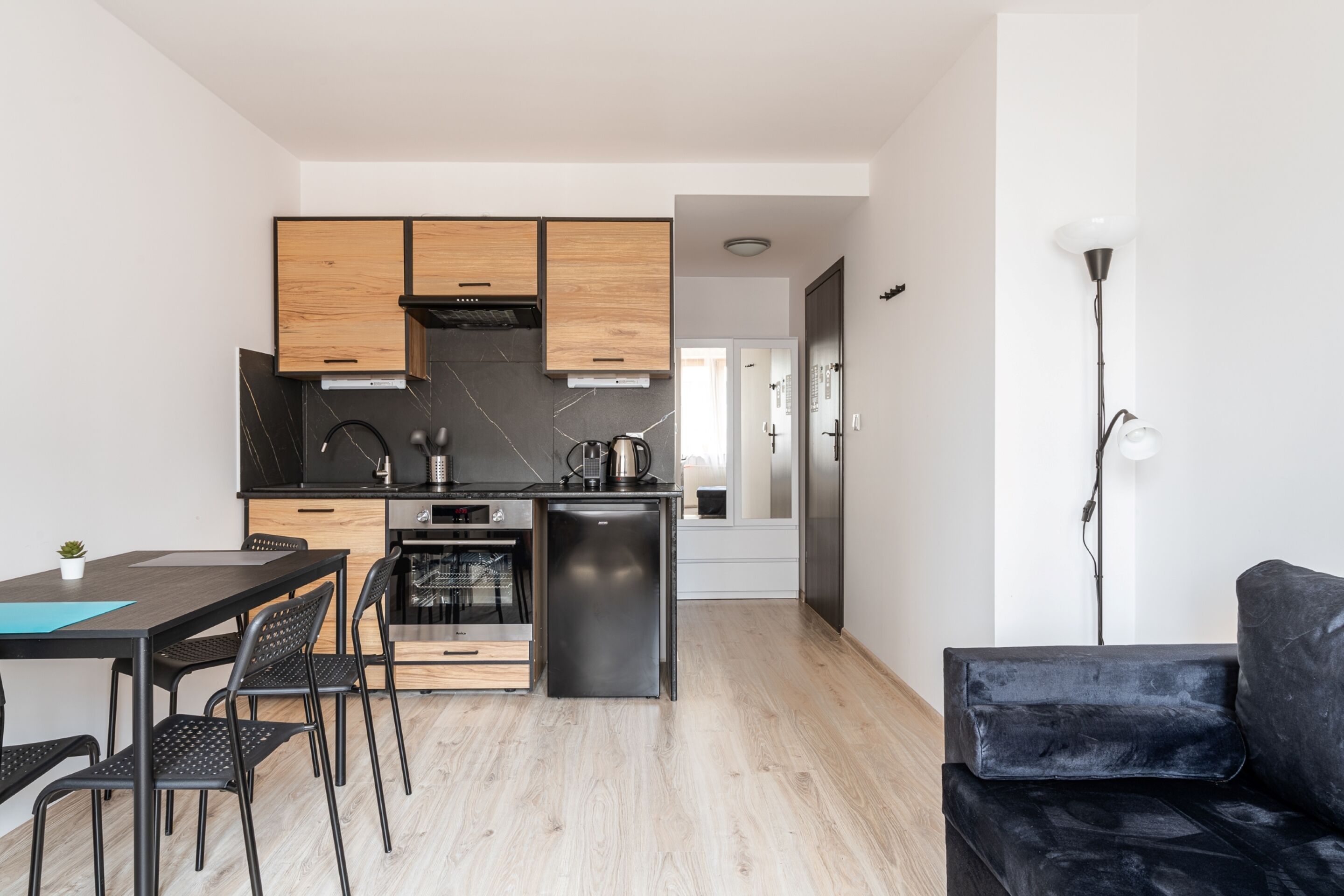 Comfort-Studiosuite | Eigene Kochnische | Kühlschrank, Ofen, Herdplatte, Espressomaschine