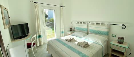 Deluxe Double or Twin Room | Premium bedding, individually decorated, individually furnished, desk