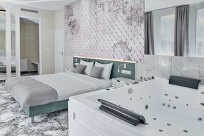 Suite Junior, 1 letto king | Culle/letti per bambini (gratuiti), Wi-Fi gratuito, lenzuola