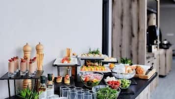Daily buffet breakfast (PLN 59 per person)
